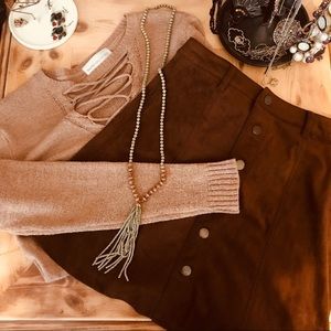 Chic lil button up skirt!